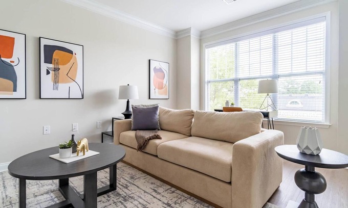 Cary Apartamento | Landing at The Arboretum - 2 Bedrooms in The Ar...