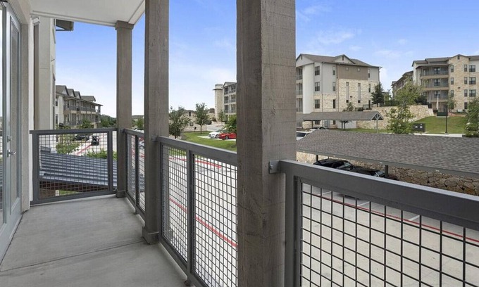 Austin Apartamento | Landing at The Artesian at Bee Cave - 1 Bedroom in Downtown Lakeway