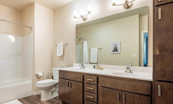 Brown Deer Apartamento | Landing at The Bevy - 1 Bedroom in Downtown Brown Deer