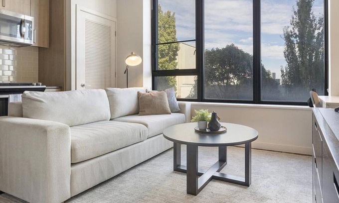 Uptown Apartamento | Landing at The Carson - Studio in Northwest Portland