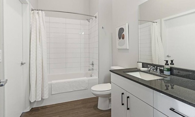 Riverside Apartamento | Landing at The Darby at Briarcliff - 1 Bedroom in Downtown North Kansas City