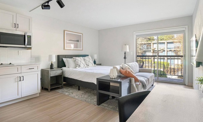 Northeast Raleigh Apartamento | Landing at The Harrison - Studio in Northeast R.