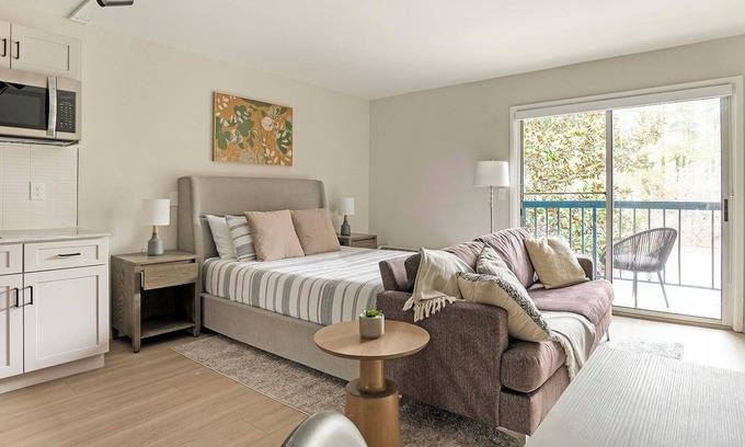 Northeast Raleigh Apartamento | Landing at The Harrison - Studio in Northeast R.