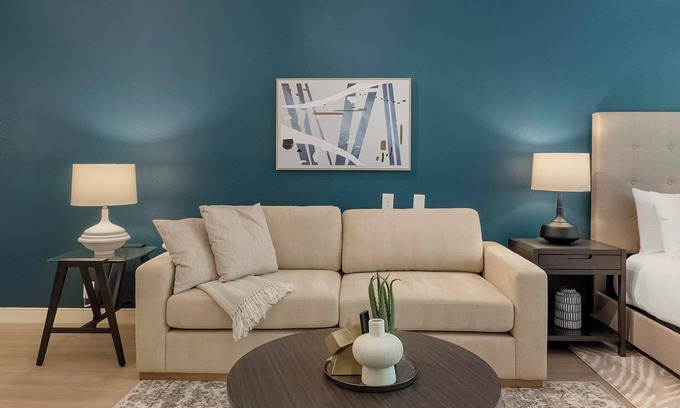 Northeast Raleigh Apartamento | Landing at The Harrison - Studio in Northeast R.