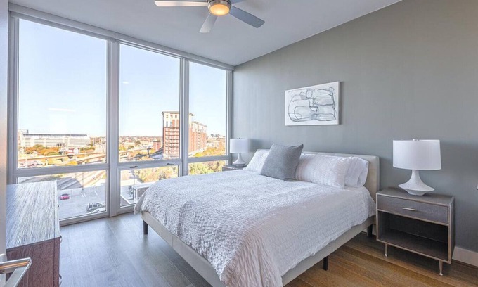 Uptown Apartamento | Landing at The Katy - 2 Bedrooms in Victory Park