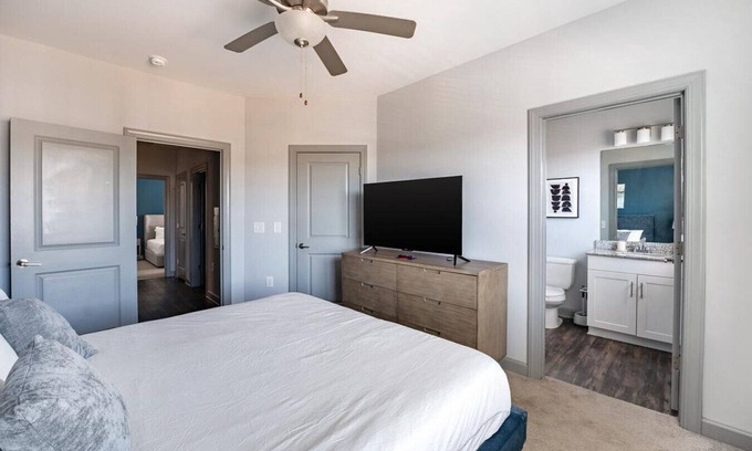 Socastee Apartamento | Landing at The Parker Myrtle Beach - 2 Bedrooms in Downtown Myrtle Beach