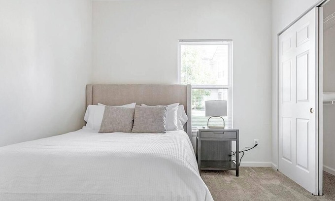 Fort Wayne Apartamento | Landing at The Reserve at Dawson's Creek - 3 Bedrooms in Downtown Fort Wayne