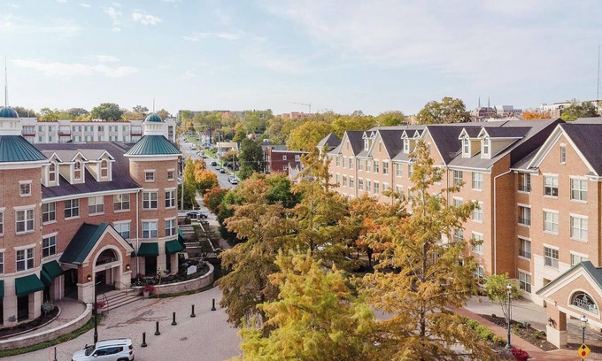 Corryville Apartamento | Landing at The Village at Stetson Square - 2 Be...