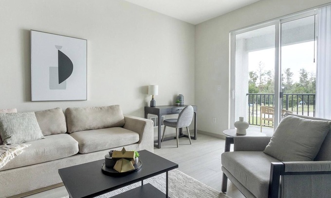 Eastwood Village Apartamento | Landing at The Vistas at Eastwood - 2 Bedrooms ...