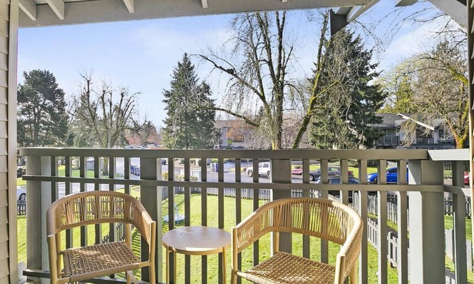 Federal Way Apartamento | Landing at Trellis - 2 Bedrooms in Downtown Federal Way