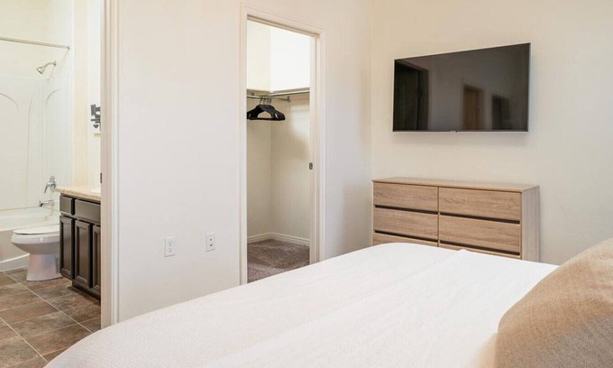 Pleasant Grove Apartamento | Landing at Viewpointe - 2 Bedrooms in Downtown Pleasant Grove