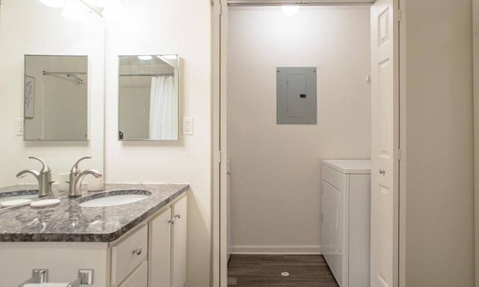 Rochester Apartamento | Landing at Village Green of Rochester - 1 Bedroom in Downtown Rochester