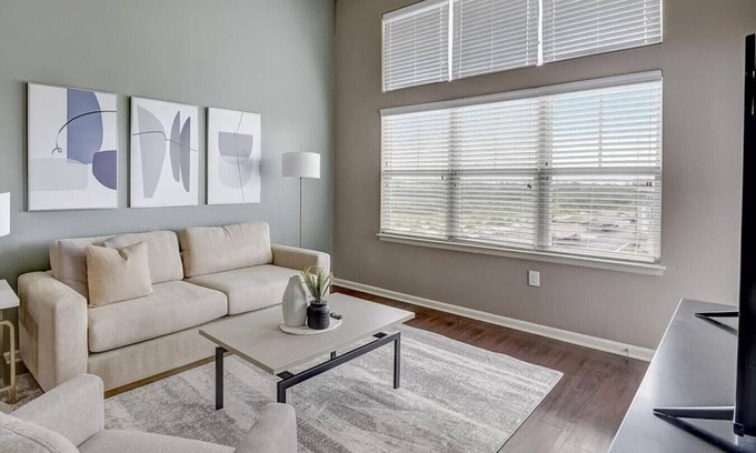 I-435 West KC-KS Apartamento | Landing at Village West Luxury Apartments - 1 Bedroom in I 435 West Kc Ks