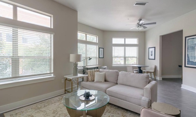 Nassau Bay Apartamento | Landing at Voyager at Space Center - 1 Bedroom ...