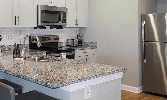 Fort Myers Apartamento | Landing | Beautiful 1BD, Yoga Studio, Gym