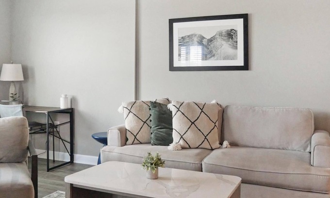 Fort Myers Apartamento | Landing | Beautiful 1BD, Pool, Yoga Studio