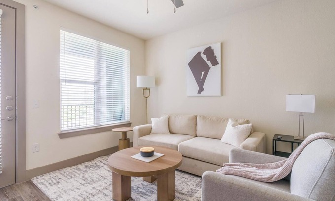 Conroe Apartamento | Landing at Enclave at Woodland Lakes - 1 Bedroo...