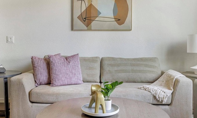 Maryvale Village Apartamento | Landing | Beautiful 1BD, Clubhouse, Yoga Studio