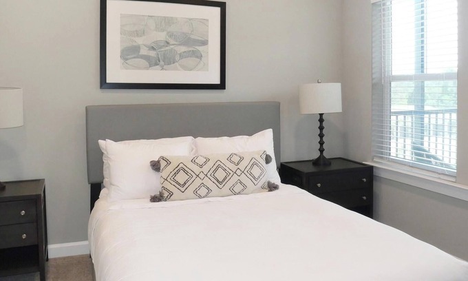 Fort Myers Apartamento | Landing | Amazing 2BD, Pool, Gym