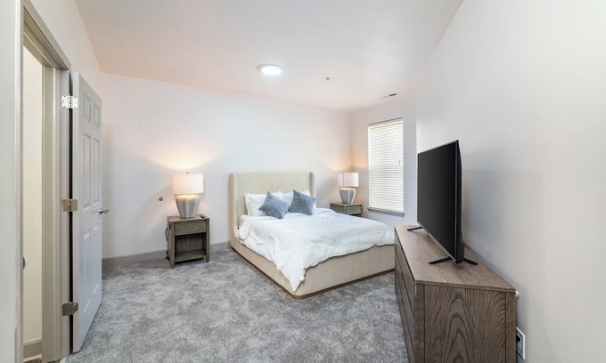 Corryville Apartamento | Landing | Beautiful 2BD, Pool, Clubhouse