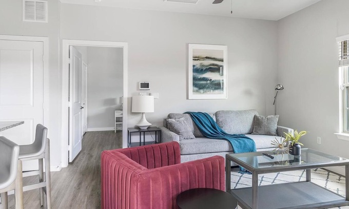 Dallas Apartamento | Landing | Chic 1BD, Pool, Gym