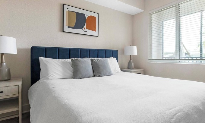 Palmetto Apartamento | Landing | Chic 1BD, Pool, Gym