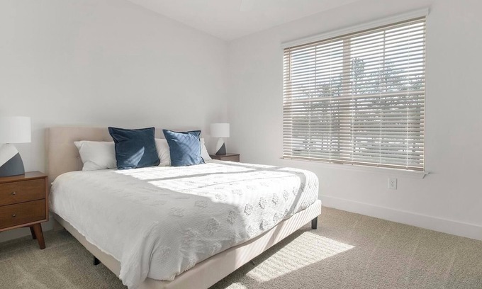 Crestline Heights Apartamento | Landing | Chic 1BD, Gym, Clubhouse