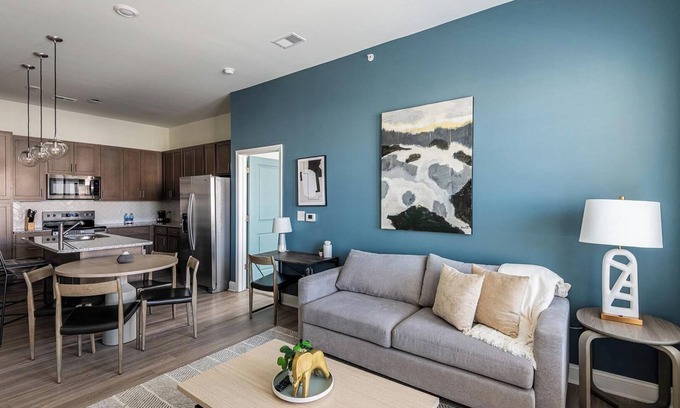 Wilmington Apartamento | Landing | Chic 2BD, Clubhouse, Pool