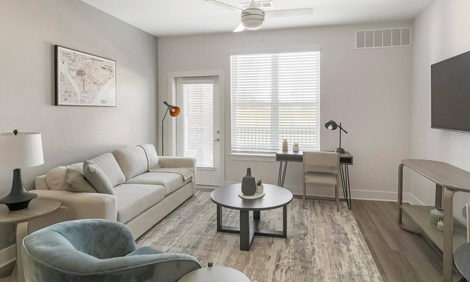 Belle Mina Apartamento | Landing | Chic 2BD, Yoga Studio, Clubhouse