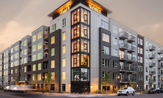 Englewood Apartamento | Landing | Chic Studio, Gym, Rooftop Lounge