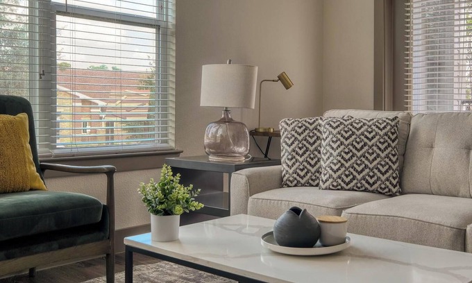 Conroe Apartamento | Landing at Enclave at Woodland Lakes - 2 Bedroo...