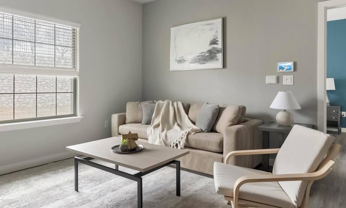 Dallas Apartamento | Landing | Incredible 1BD, Pool, Gym
