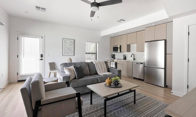 North Mountain Apartamento | Landing | Incredible 1BD, Gym, Game Room