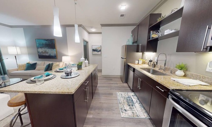 Huntersville Apartamento | Landing | Incredible 2BD, Gym