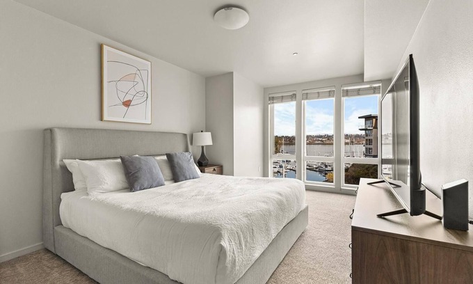 Hayden Island Apartamento | Landing | Incredible 2BD, Courtyard, Gym