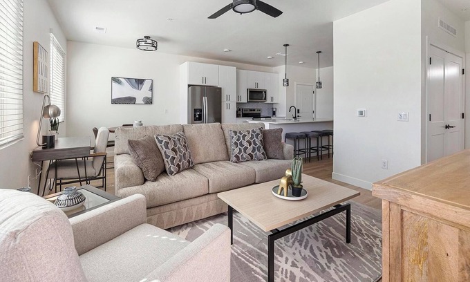 Casa Grande Apartamento | Landing | Incredible 1BD, Pool, Clubhouse