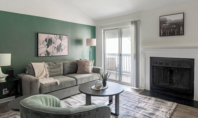 Green Hills Apartamento | Landing | Modern 1BD, Courtyard, Gym