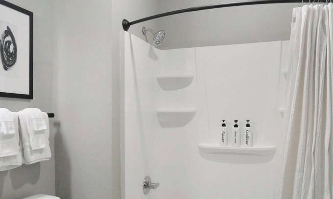 Fort Myers Apartamento | Landing | Stylish 1BD, Gym, Yoga Studio