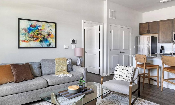 Dallas Apartamento | Landing | Modern 1BD, Pool, Gym