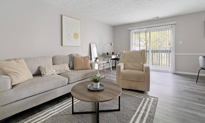 Indianapolis Apartamento | Landing | Modern 1BD, Game Room, Pool