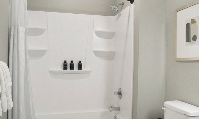 Fort Myers Apartamento | Landing | Modern 1BD, Yoga Studio, Gym
