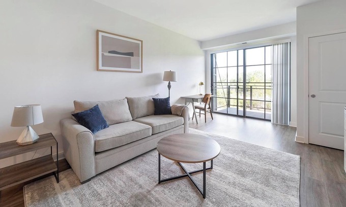 Schaumburg Apartamento | Landing at Element at Veridian - 1 Bedroom in S...
