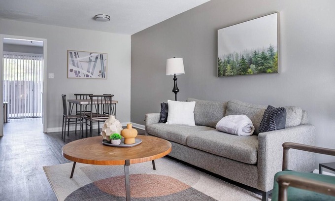 Indianapolis Apartamento | Landing | Modern 2BD, Pool