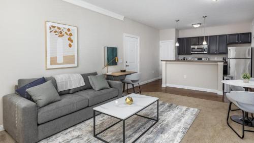 Lewis Center Apartamento | Landing Modern Apartment with Amazing Amenities (ID4409X99)
