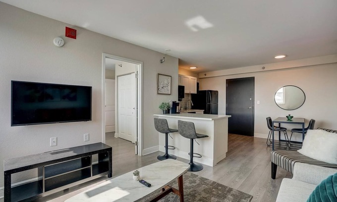 St. Petersburg Apartamento | Landing | Spectacular 1BD, Pool, Gym
