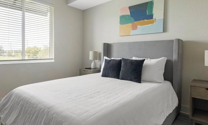 Palmetto Apartamento | Landing | Spectacular 1BD, Yoga Studio, Gym