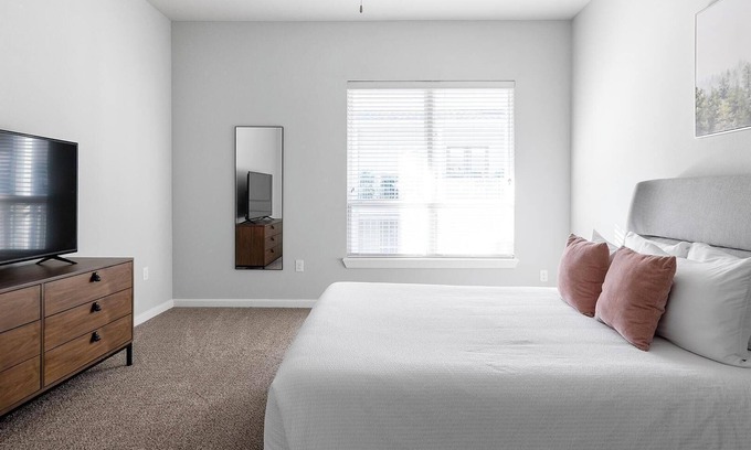 Buda Apartamento | Landing | Spectacular 1BD, Clubhouse, Gym