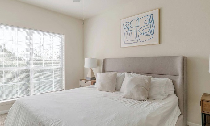 Southbelt/Ellington Apartamento | Landing | Modern 1BD, Game Room, Clubhouse
