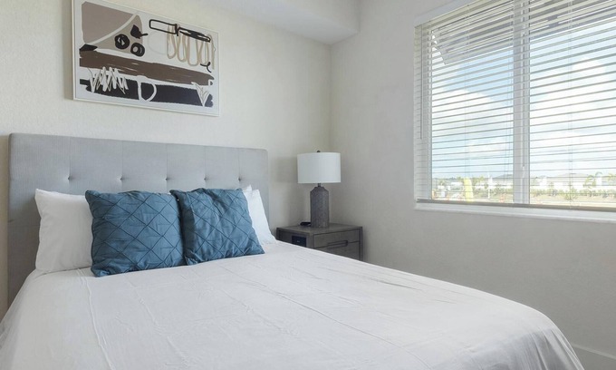 Palmetto Apartamento | Landing | Incredible 2BD, Gym, Clubhouse