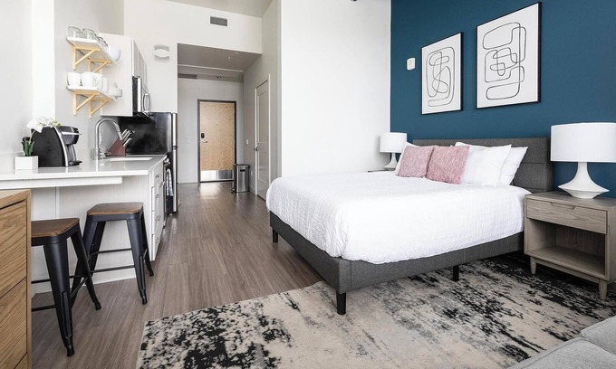 River North Art District Apartamento | Landing | Spectacular Studio, Clubhouse, Gym